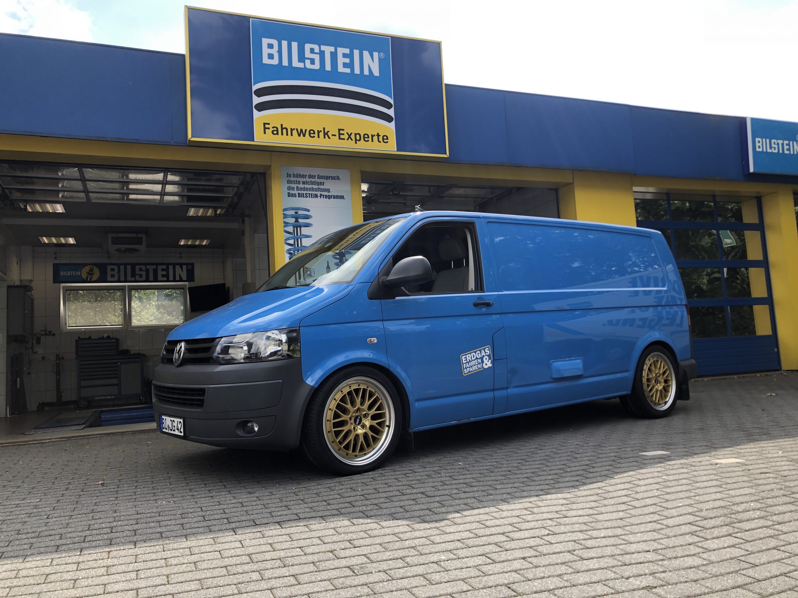 VW Transporter T5 with dimensions